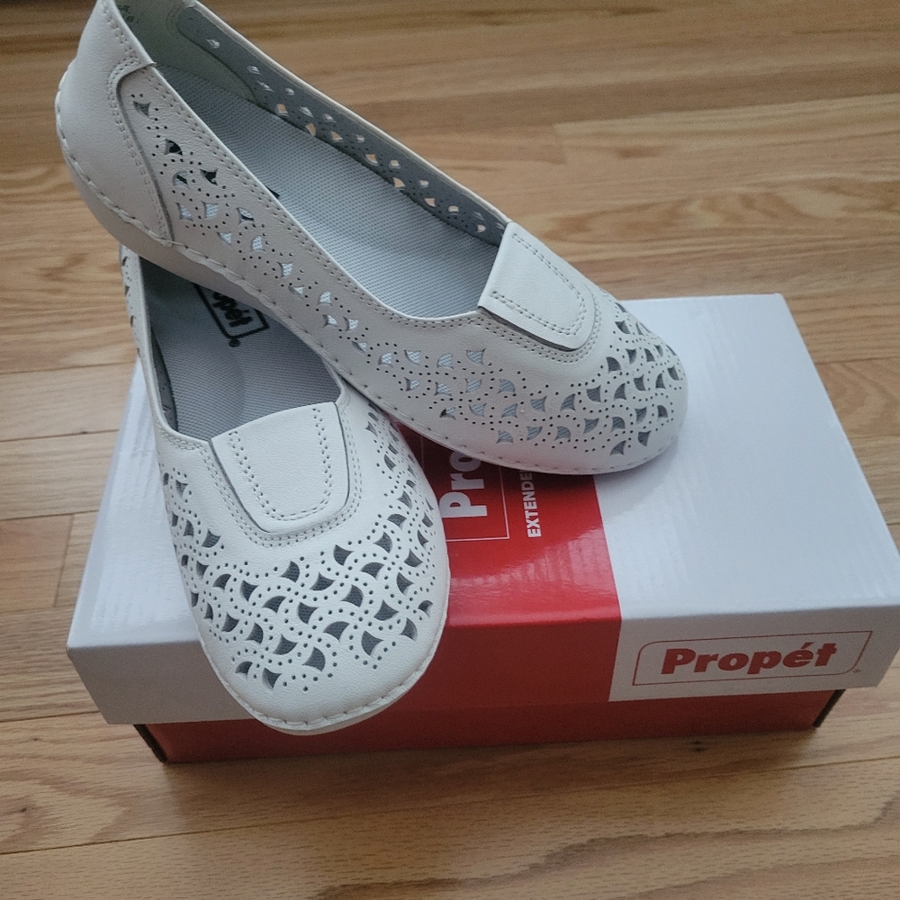 NIB!! Propet Cabrini Flat